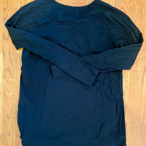 Lululemon black long sleeve tshirt sz 4 - Picture 2 of 2
